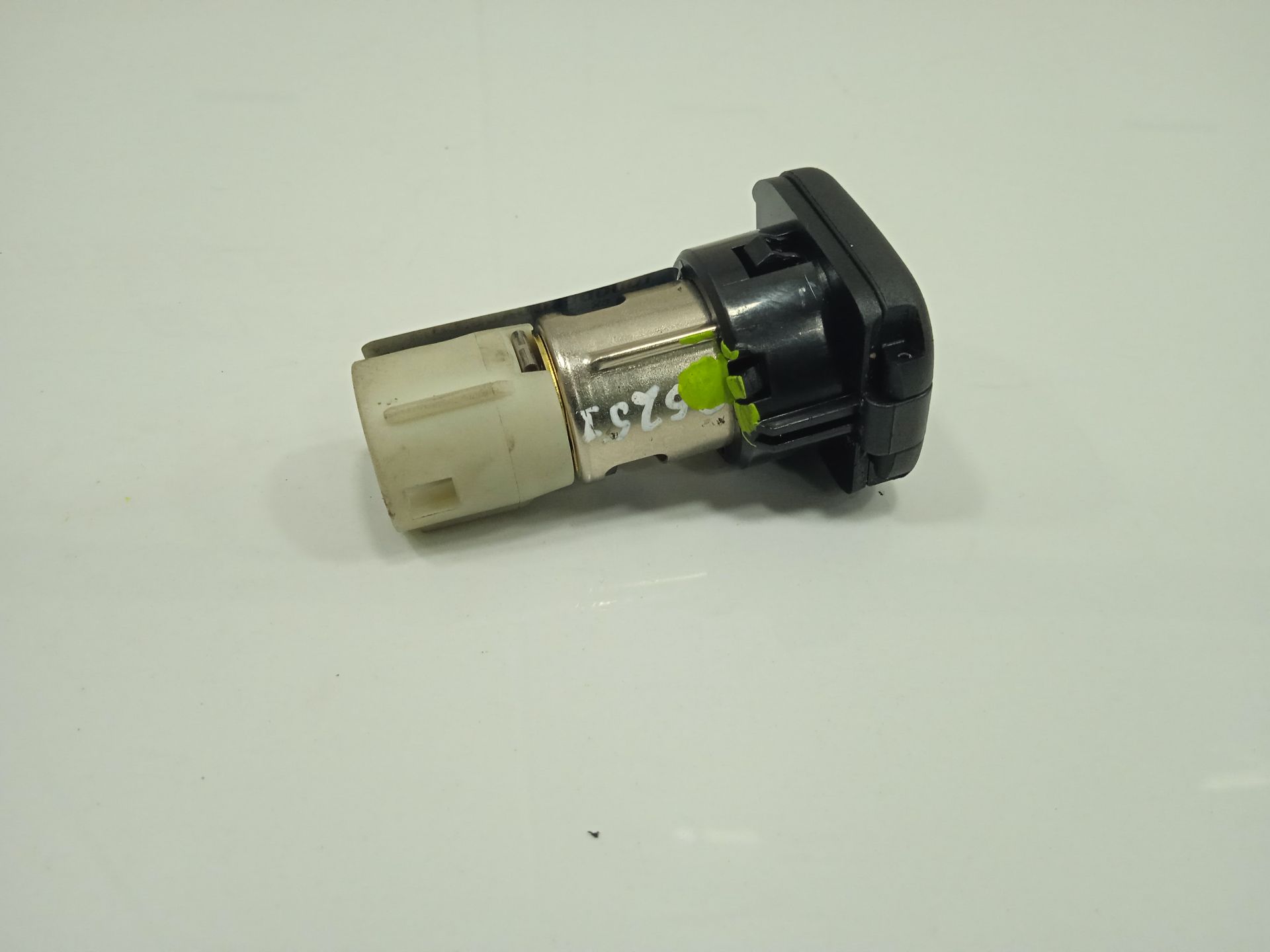 TOMA 12V / 24V MAZDA CX-3 Center-Line