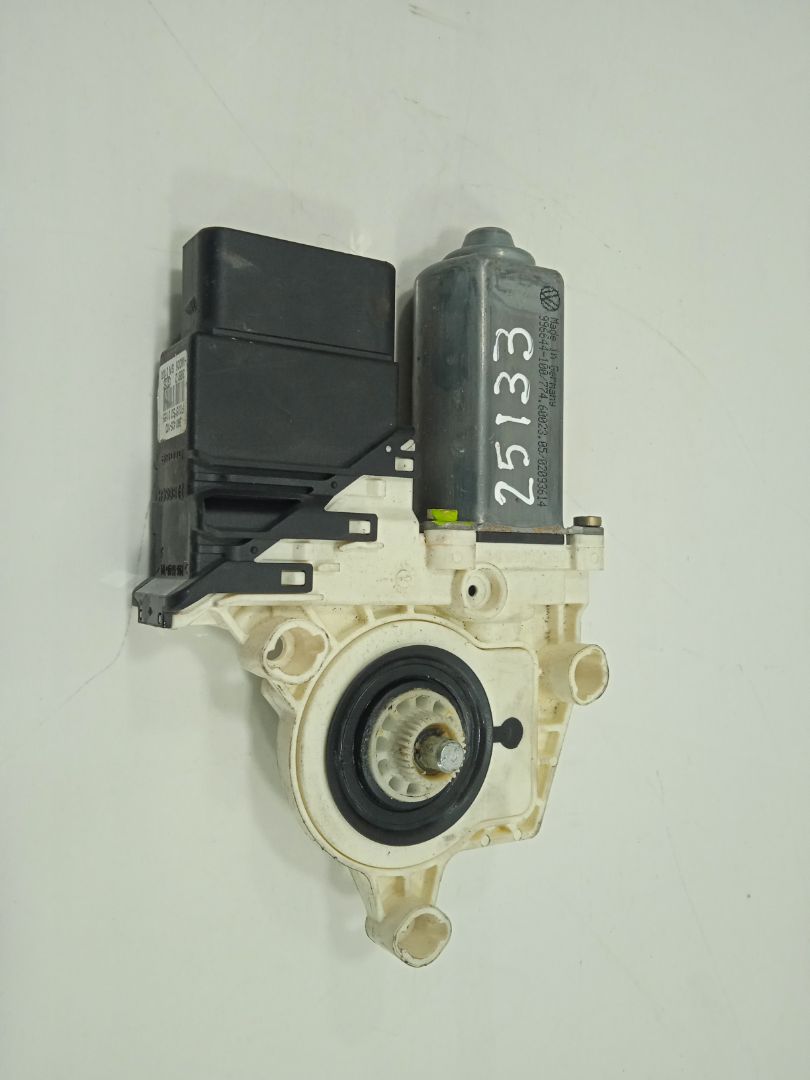 MOTOR ELEVALUNAS TRASERO DERECHO foto 3