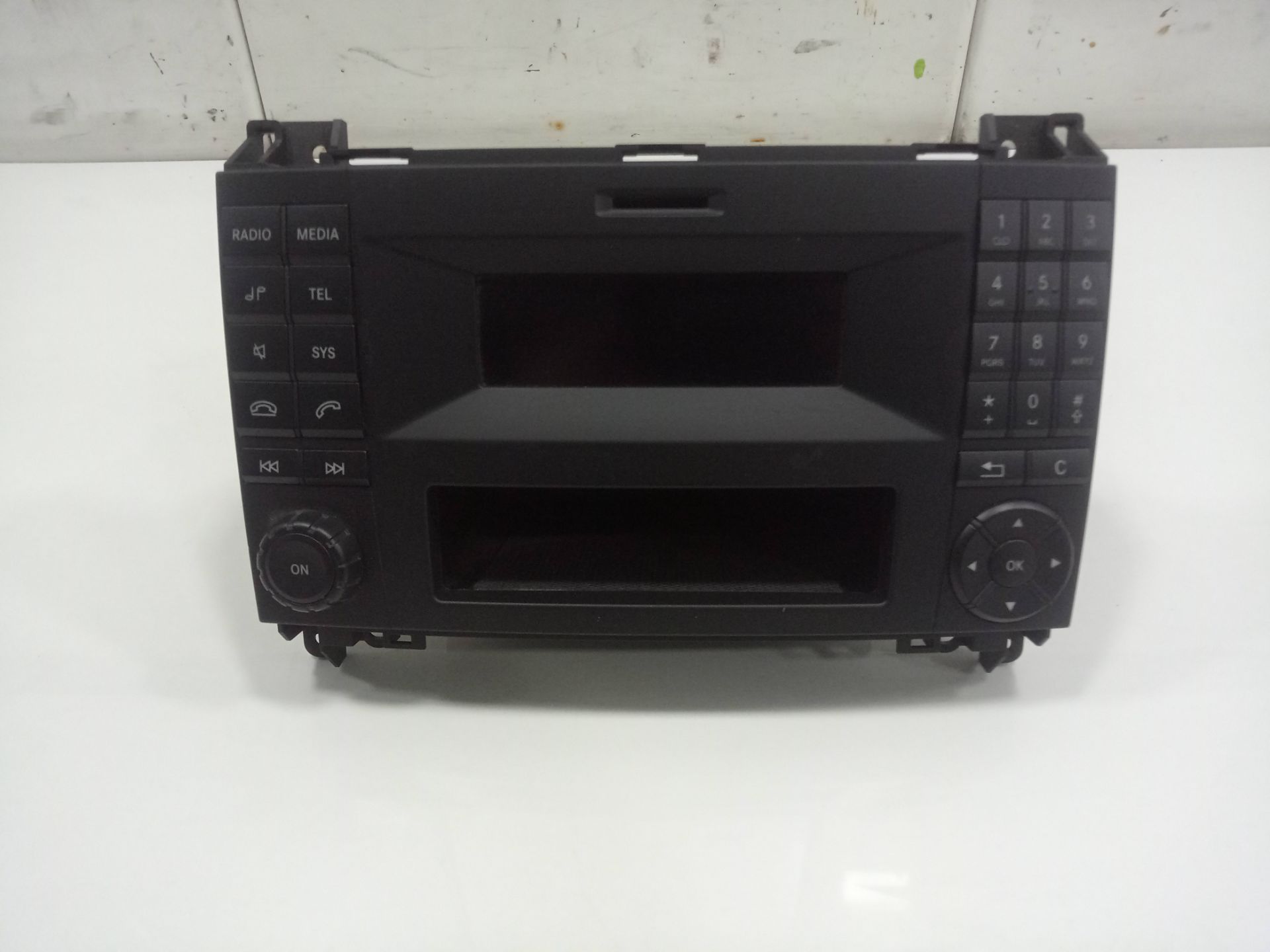 SISTEMA AUDIO / RADIO CD MERCEDES-BENZ SPRINTERII CAJA CERRADA (DESDE 01.06) *