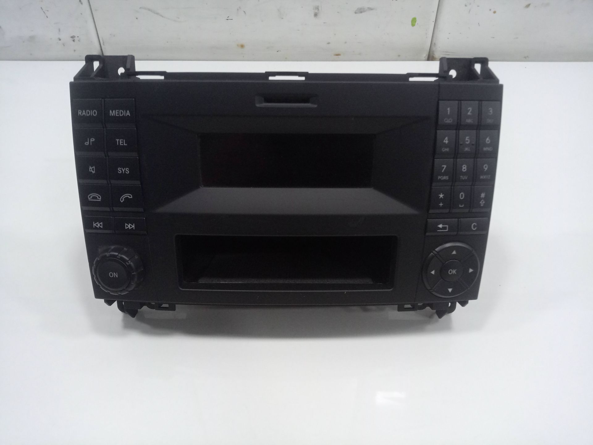 SISTEMA AUDIO / RADIO CD MERCEDES-BENZ SPRINTERII CAJA CERRADA (DESDE 01.06) *