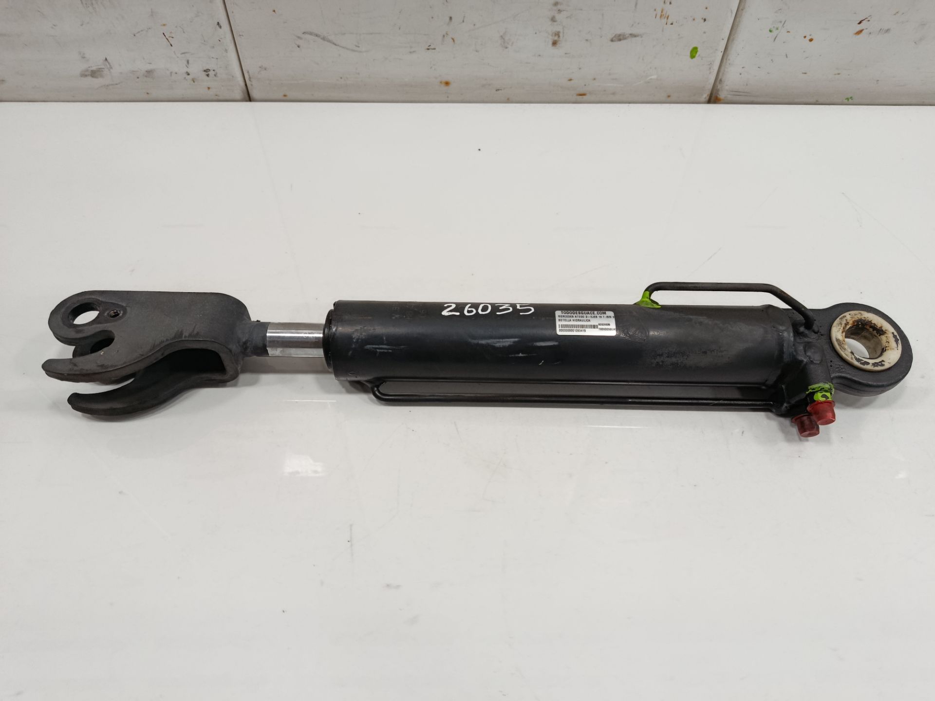 BOTELLA LEVANTAMIENTO CABINA MERCEDES-BENZ ATEGO 2-EJES 18 T /BM 950/2/4 *
