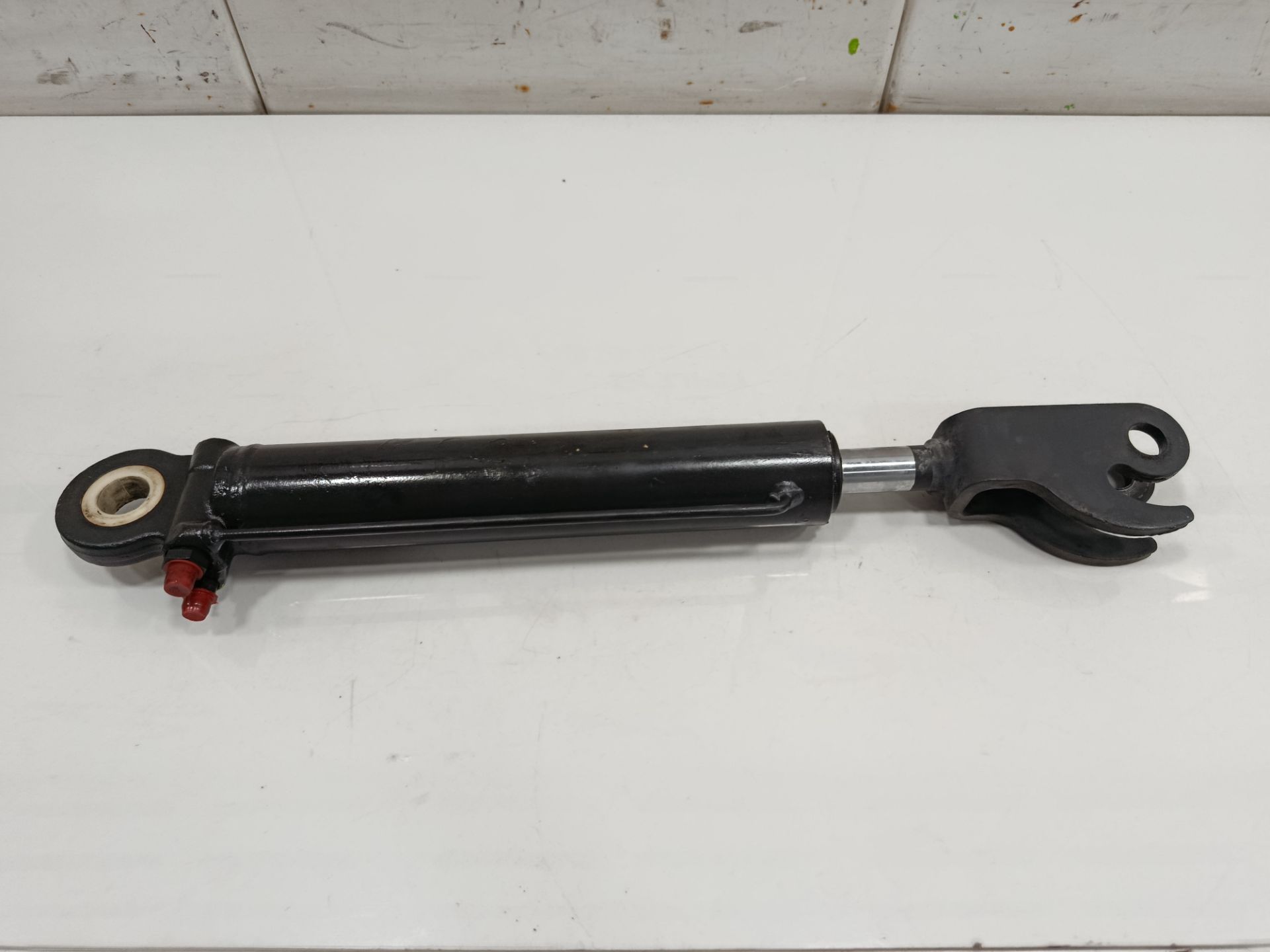 BOTELLA LEVANTAMIENTO CABINA MERCEDES-BENZ ATEGO 2-EJES 18 T /BM 950/2/4 *
