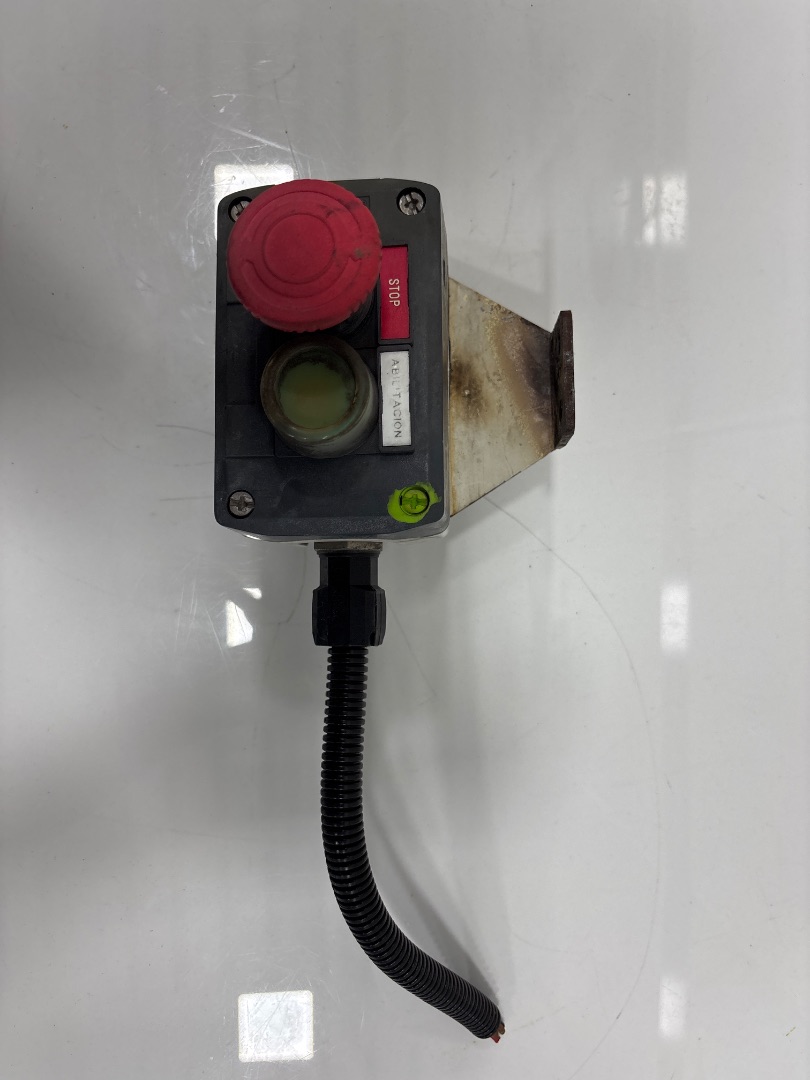 INTERRUPTOR MERCEDES-BENZ ATEGO 2-EJES 18 T /BM 950/2/4 *