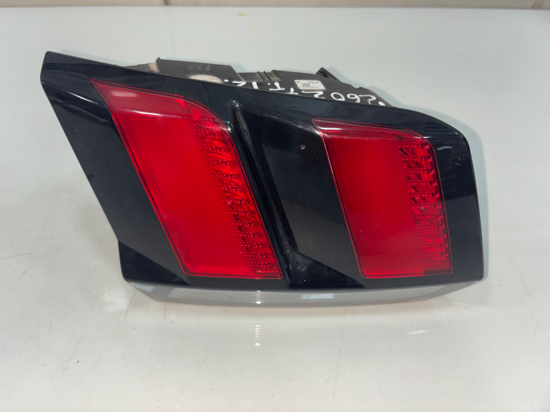 PILOTO INTERIOR TRASERO IZQUIERDO PEUGEOT 3008 ACTIVE PACK