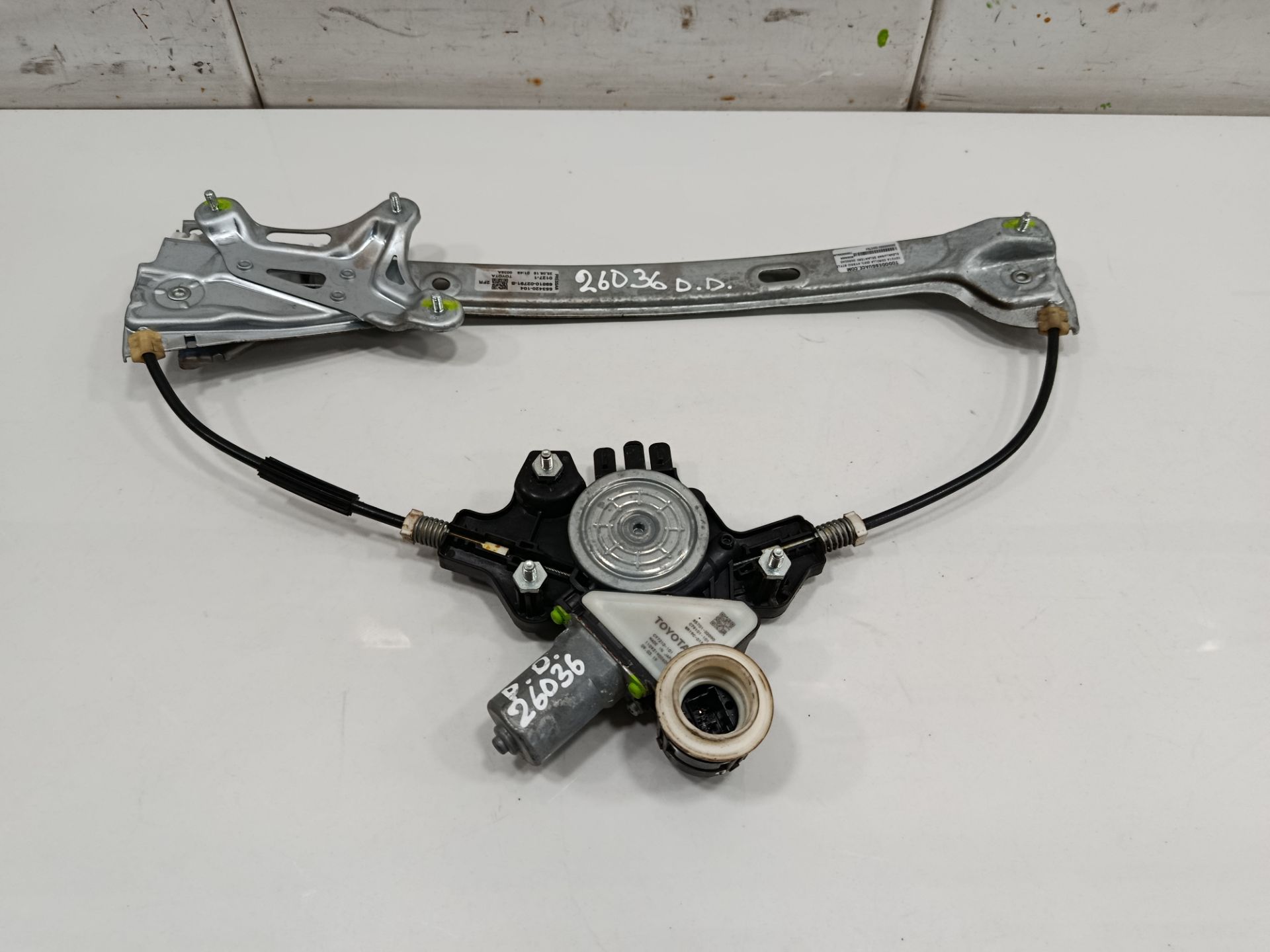 ELEVALUNAS DELANTERO DERECHO TOYOTA COROLLA (E21) HYBRID STYLE
