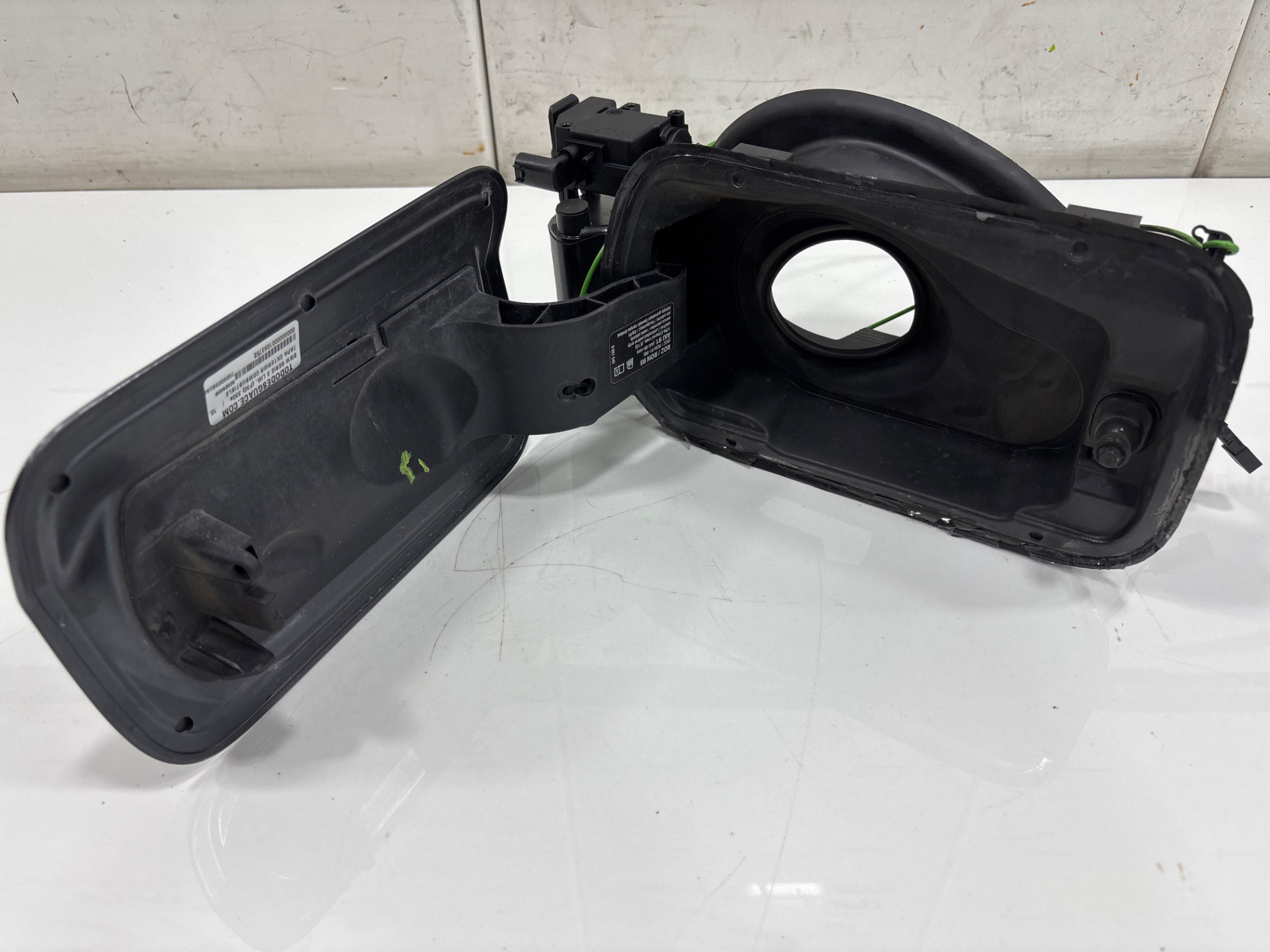 TAPA EXTERIOR COMBUSTIBLE BMW SERIE 3 LIM. (F30) 330e