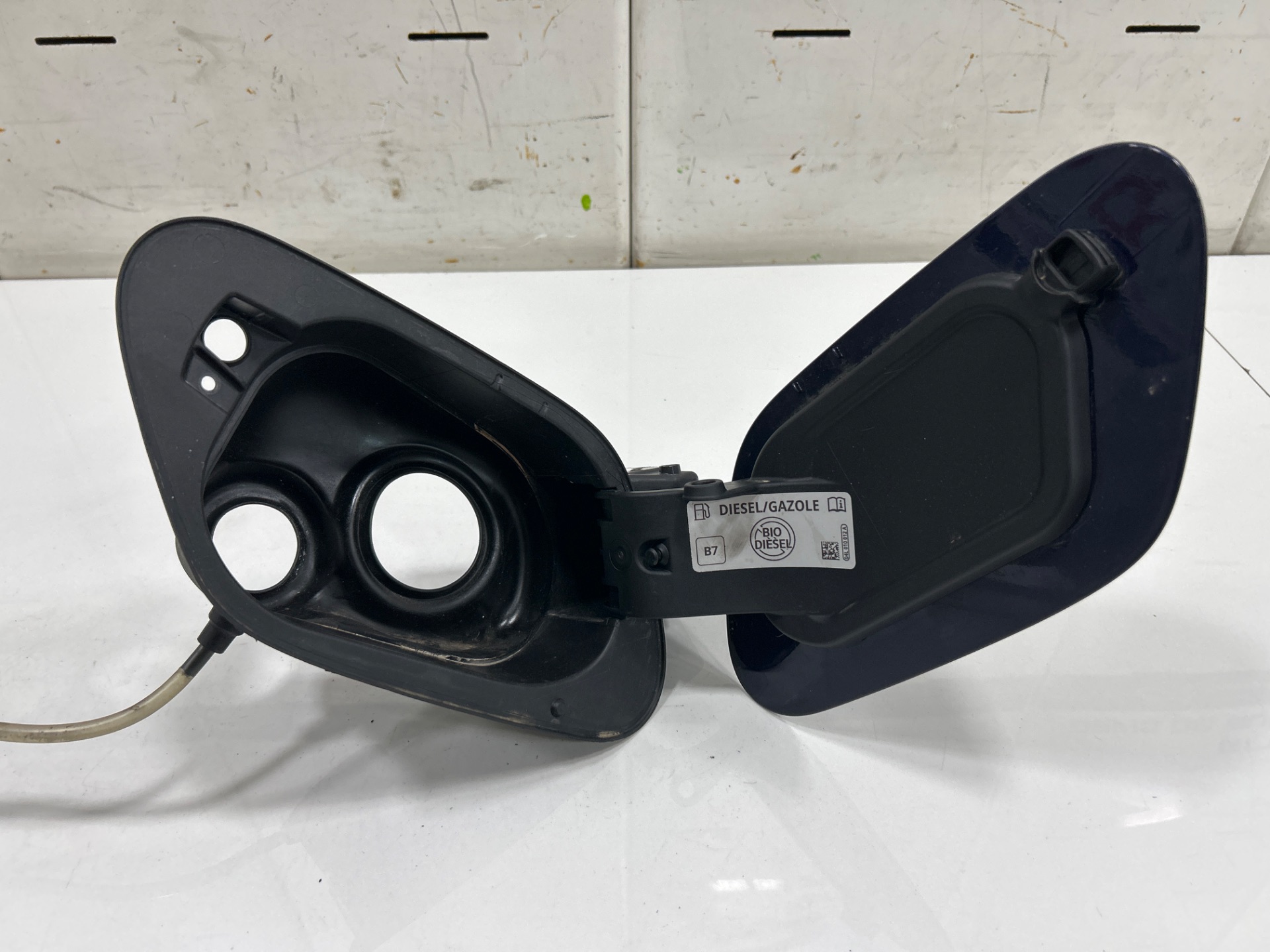TAPA EXTERIOR COMBUSTIBLE VOLKSWAGEN GOLF VII SPORTSVAN Advance