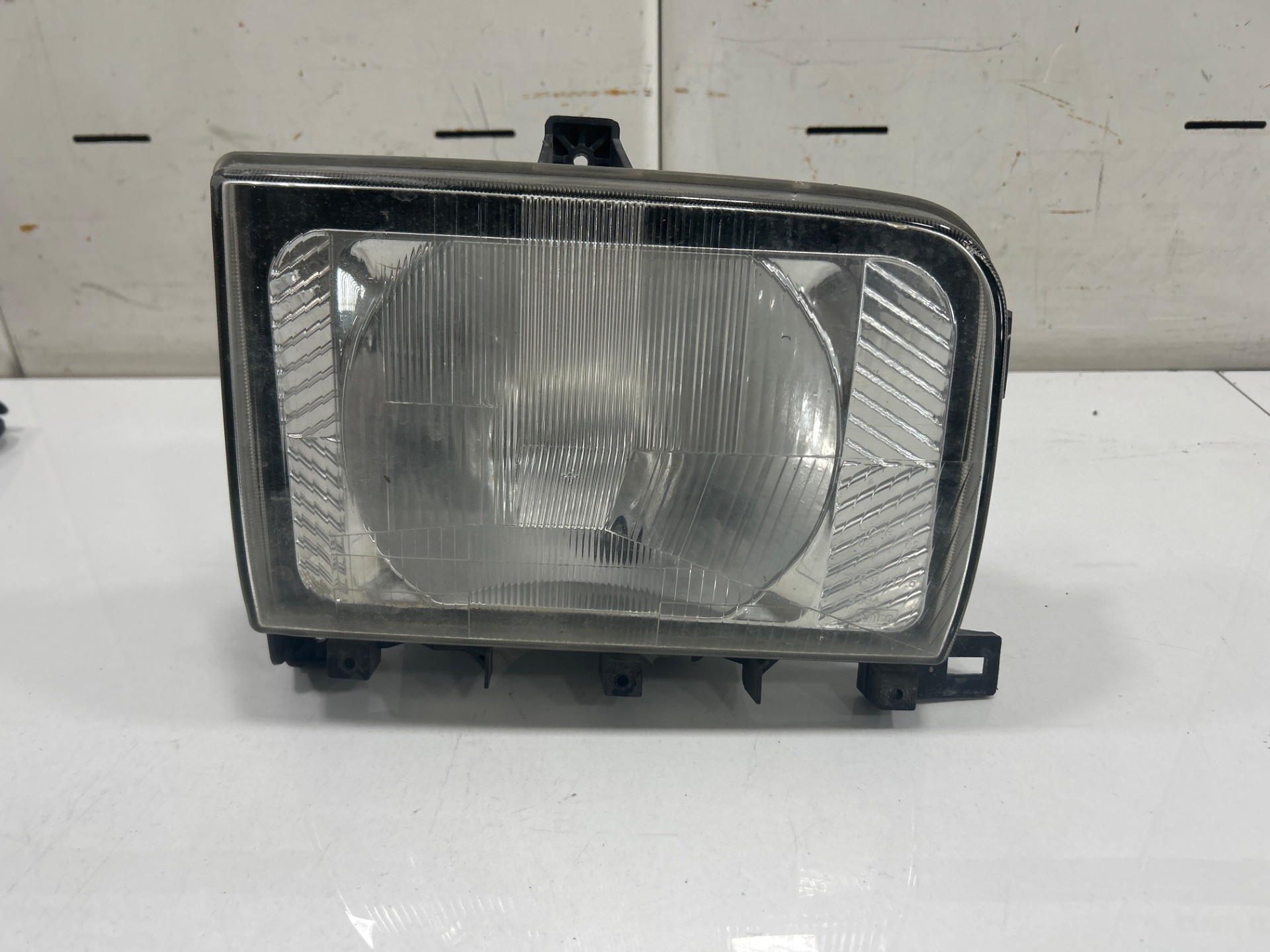 FARO DERECHO NISSAN CABSTAR E Cabina doble Cabina doble