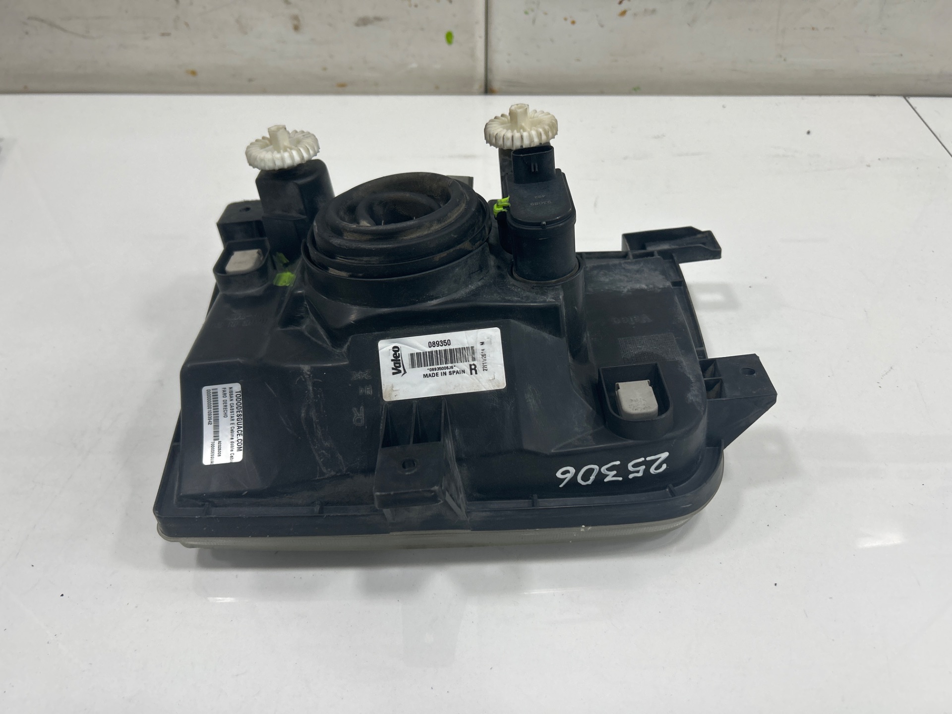 FARO DERECHO NISSAN CABSTAR E Cabina doble Cabina doble