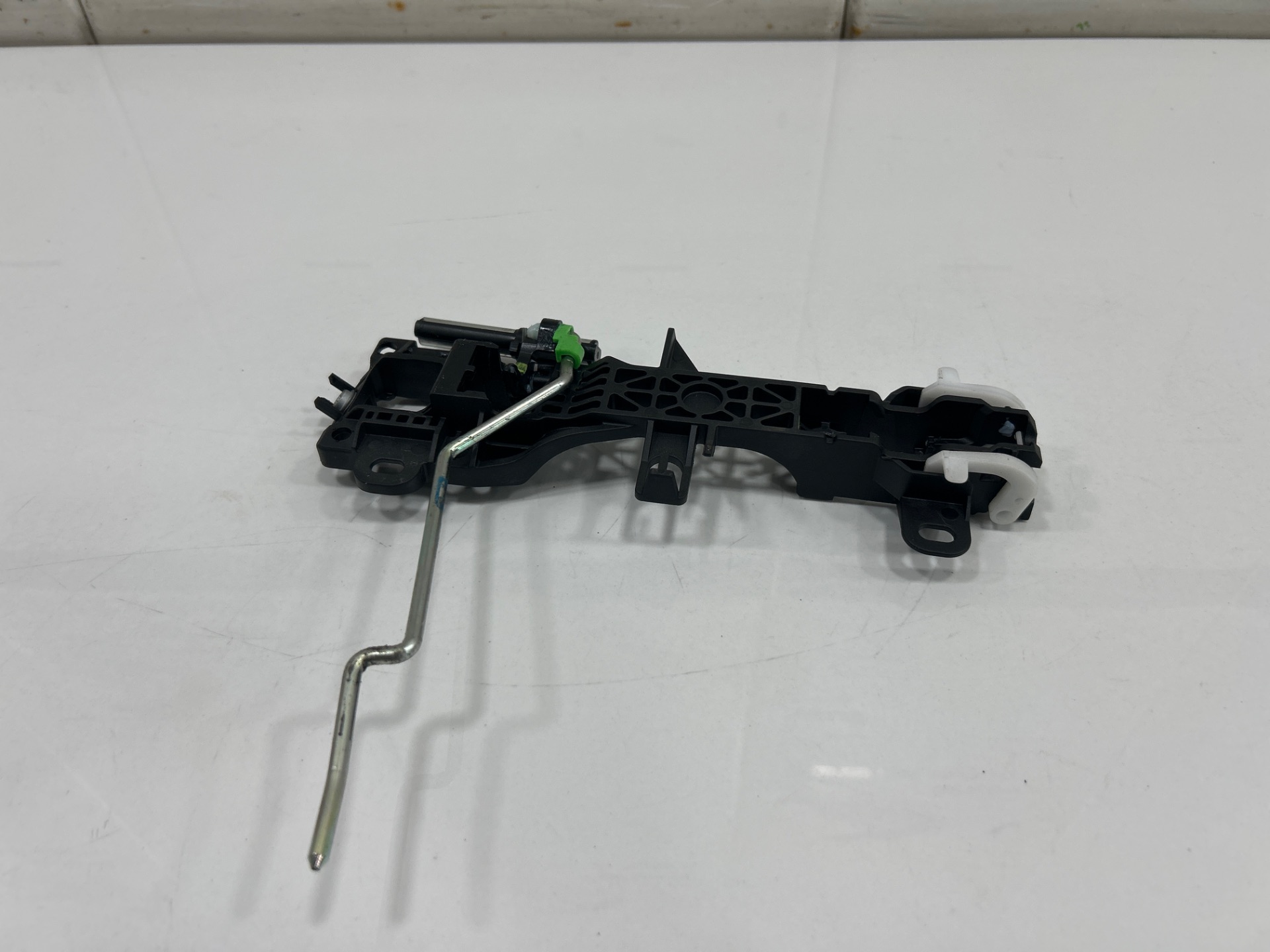 SOPORTE MANETA EXTERIOR DELANTERA IZQUIERDA TOYOTA COROLLA (E21) HYBRID STYLE