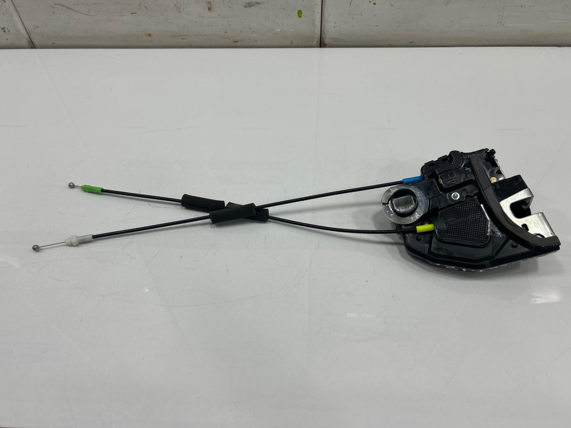 CERRADURA PUERTA TRASERA IZQUIERDA TOYOTA COROLLA (E21) HYBRID STYLE