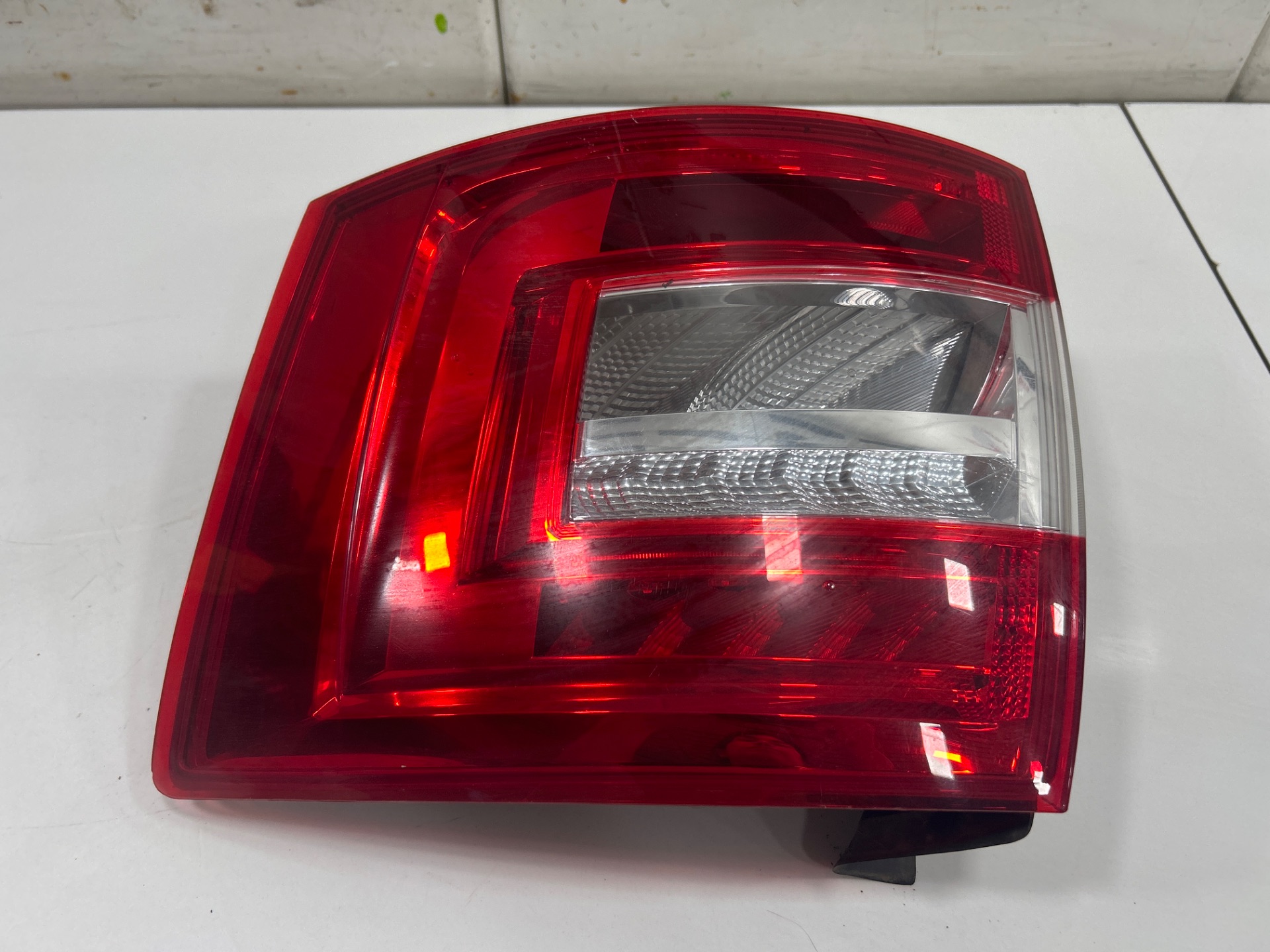 PILOTO TRASERO DERECHO SKODA OCTAVIA COMBI (5E5) *