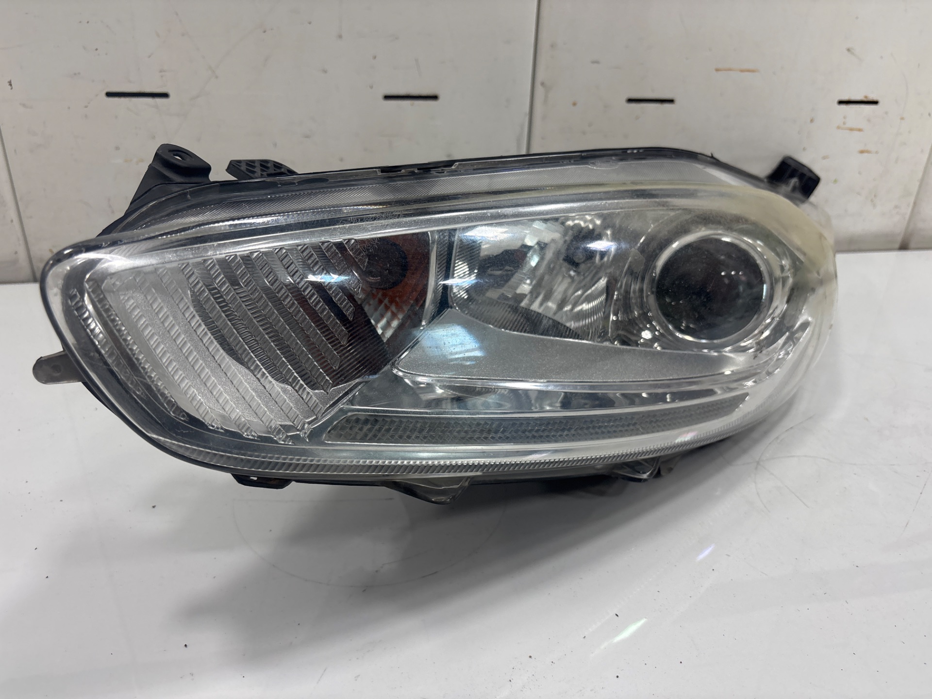 FARO IZQUIERDO FORD FIESTA (CCN) Black Edition