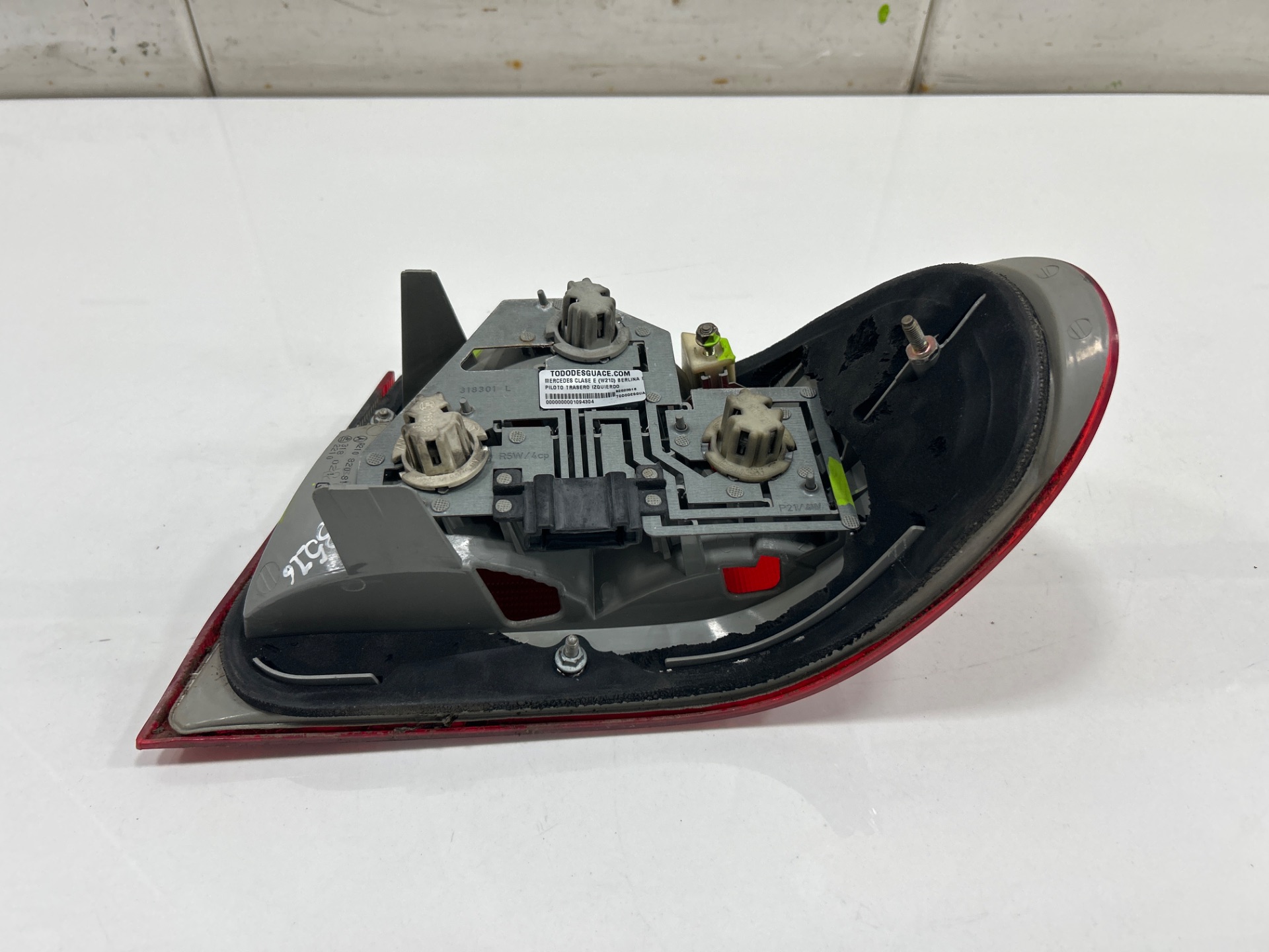 PILOTO TRASERO IZQUIERDO MERCEDES-BENZ CLASE E (W210) BERLINA DIESEL 270 CDI (210.016)