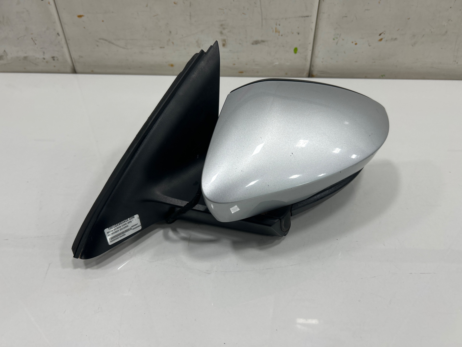RETROVISOR IZQUIERDO SKODA OCTAVIA COMBI (5E5) *