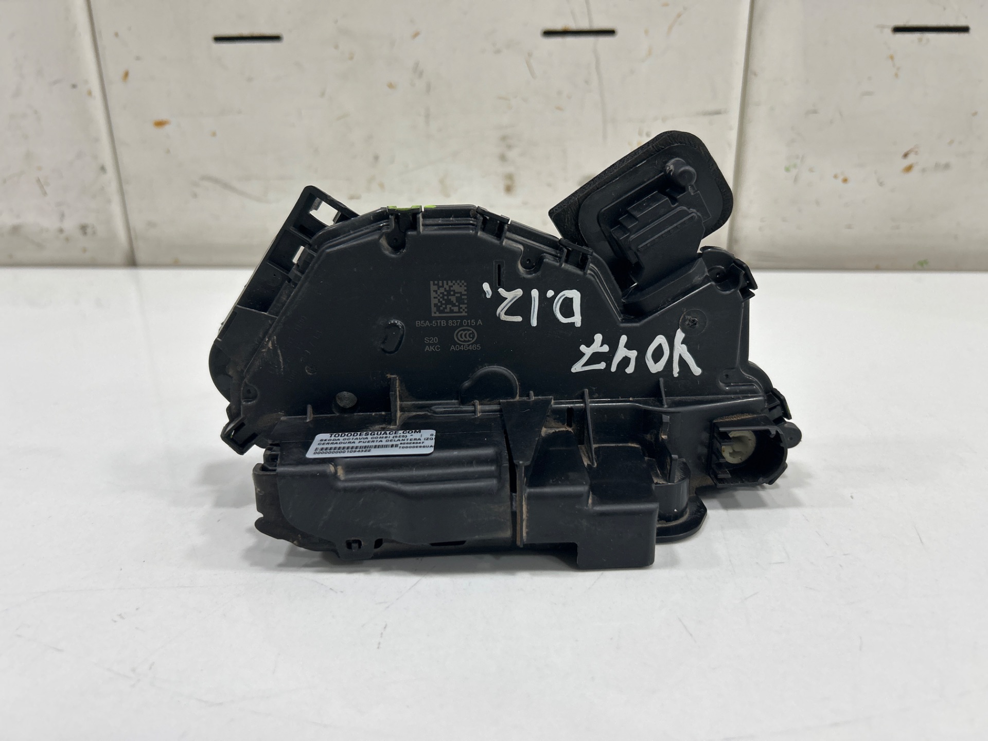 CERRADURA PUERTA DELANTERA IZQUIERDA SKODA OCTAVIA COMBI (5E5) *