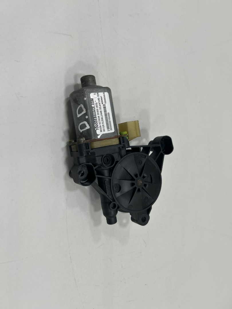 MOTOR ELEVALUNAS DELANTERO DERECHO SKODA OCTAVIA COMBI (5E5) *