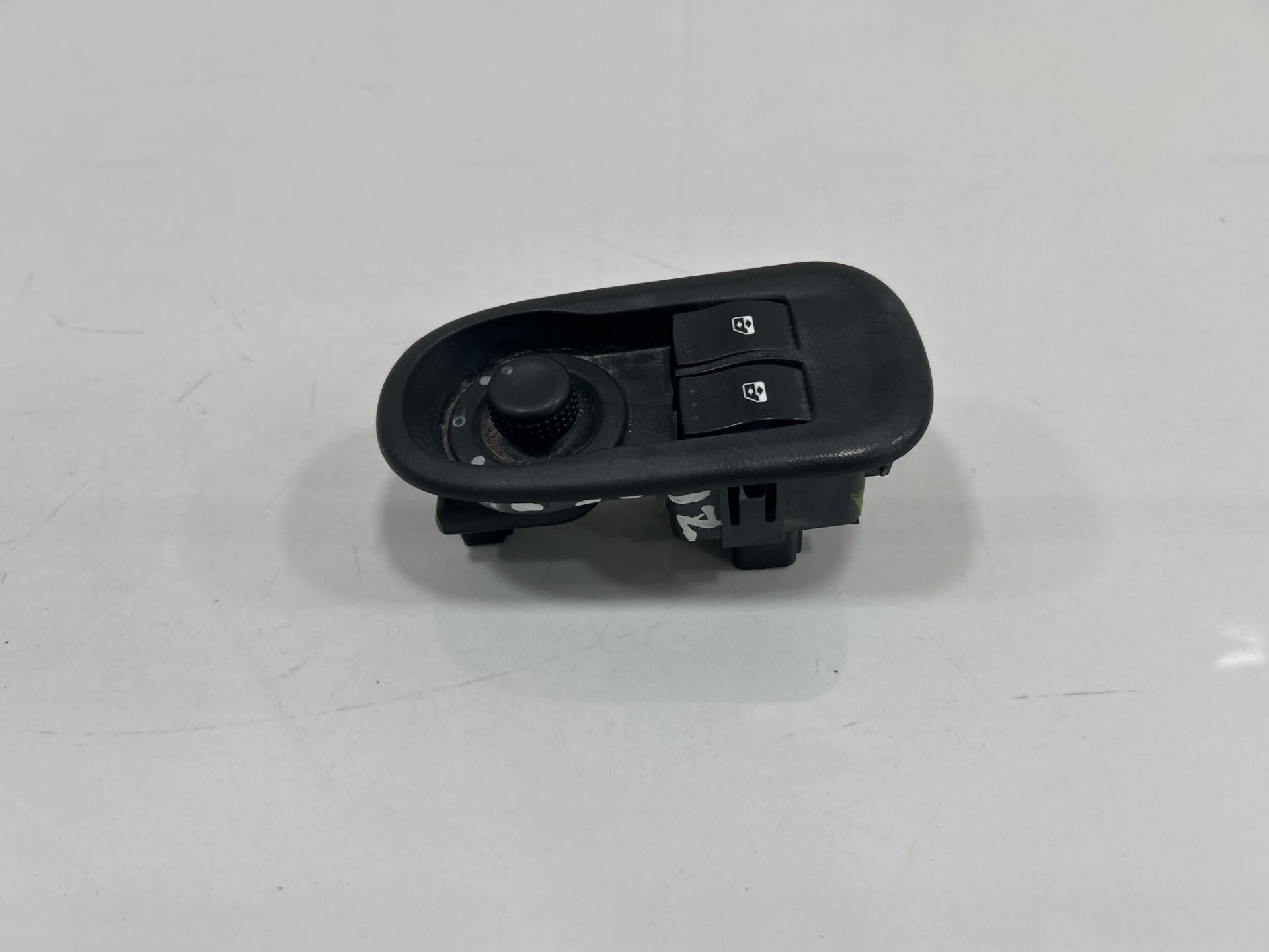 MANDO ELEVALUNAS DELANTERO IZQUIERDO RENAULT MASTER KIPPER L2H1 3,5t