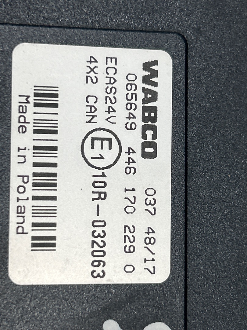 ECU/ ECAS IVECO EUROCARGO Volquete 120 E 4x2 Cabina doble