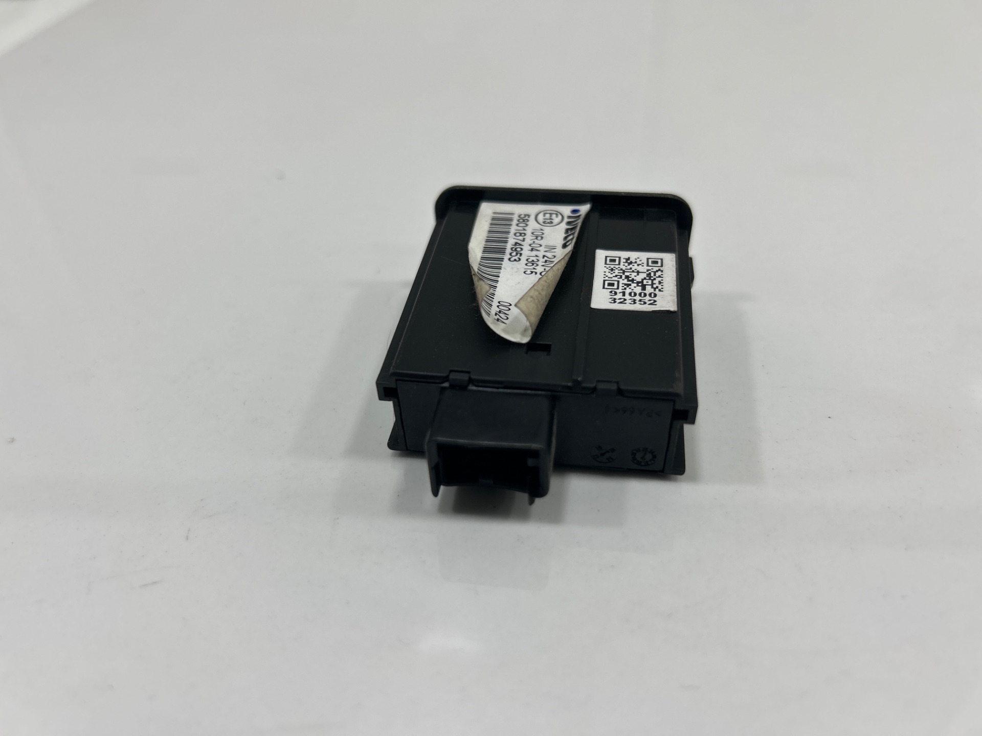 CARGADOR USB CONSOLA CENTRAL IVECO EUROCARGO Volquete 120 E 4x2 Cabina doble
