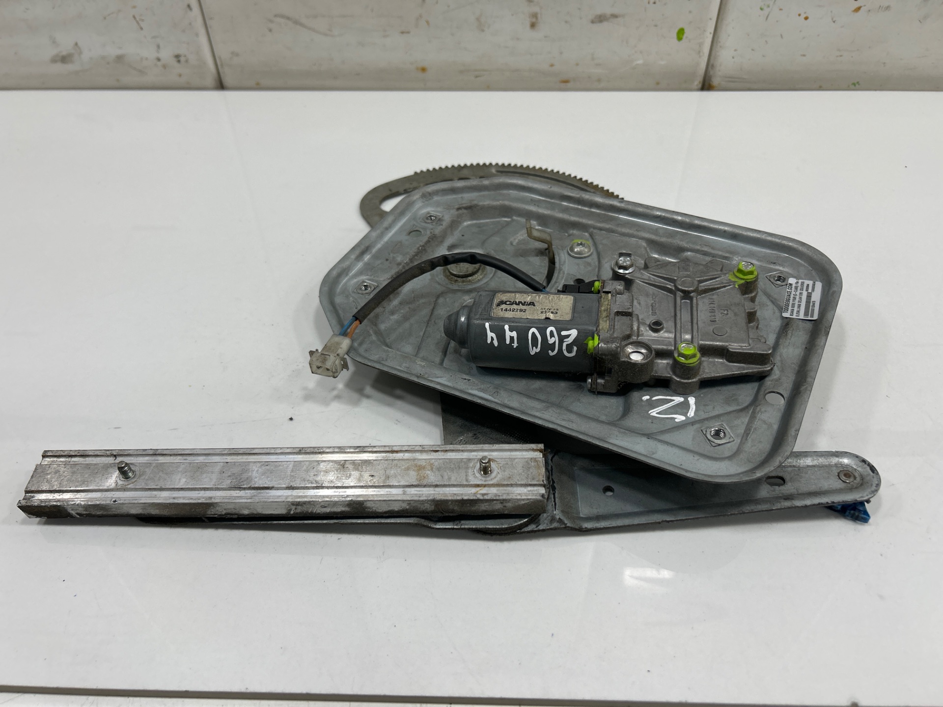 ELEVALUNAS DELANTERO IZQUIERDO SCANIA SERIE P/G/R (C-CLASE) FSa G320 (4x2) Corto CG 14