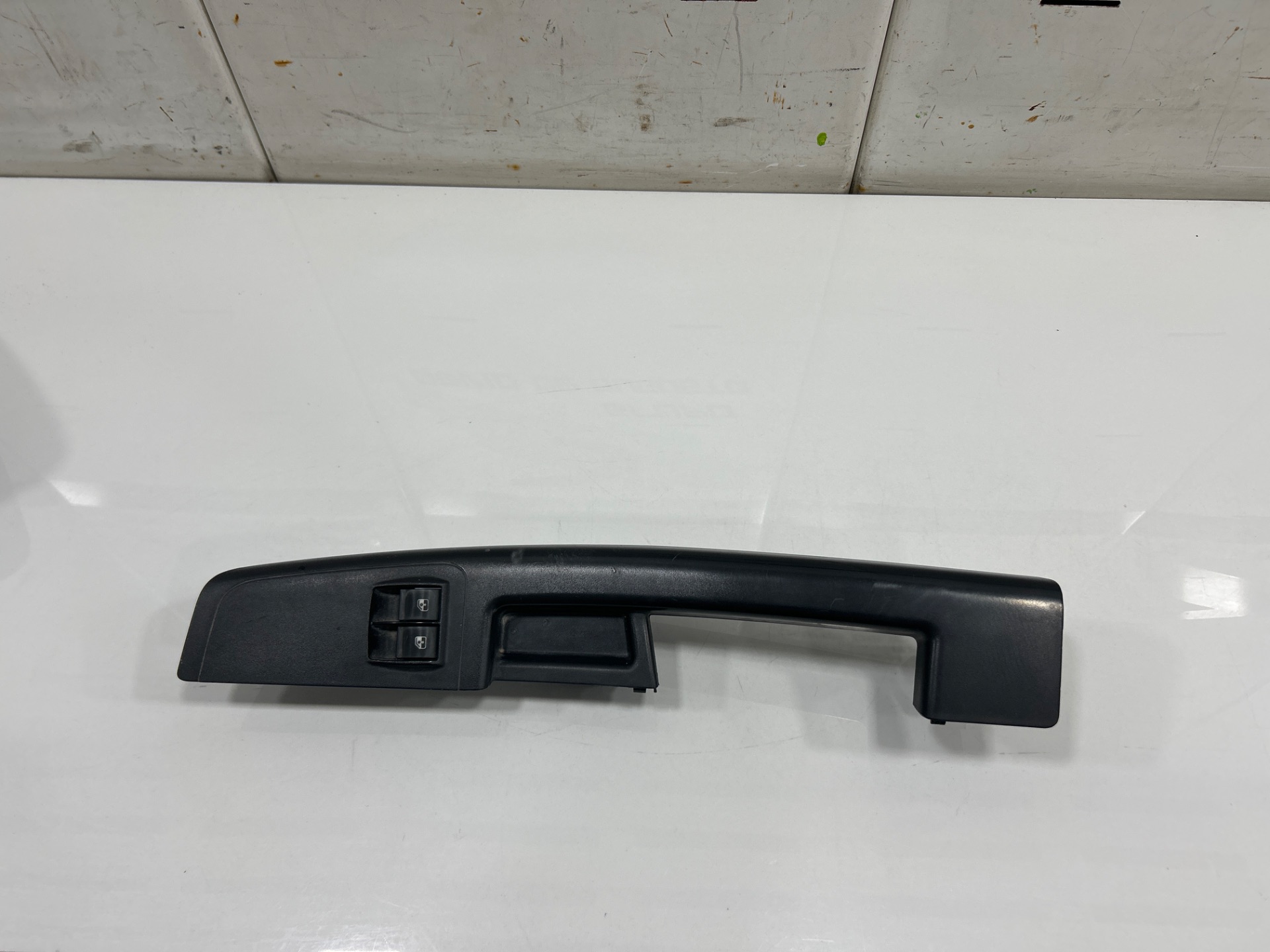 MANDO ELEVALUNAS DELANTERO IZQUIERDO IVECO EUROCARGO Volquete 120 E 4x2 Cabina doble