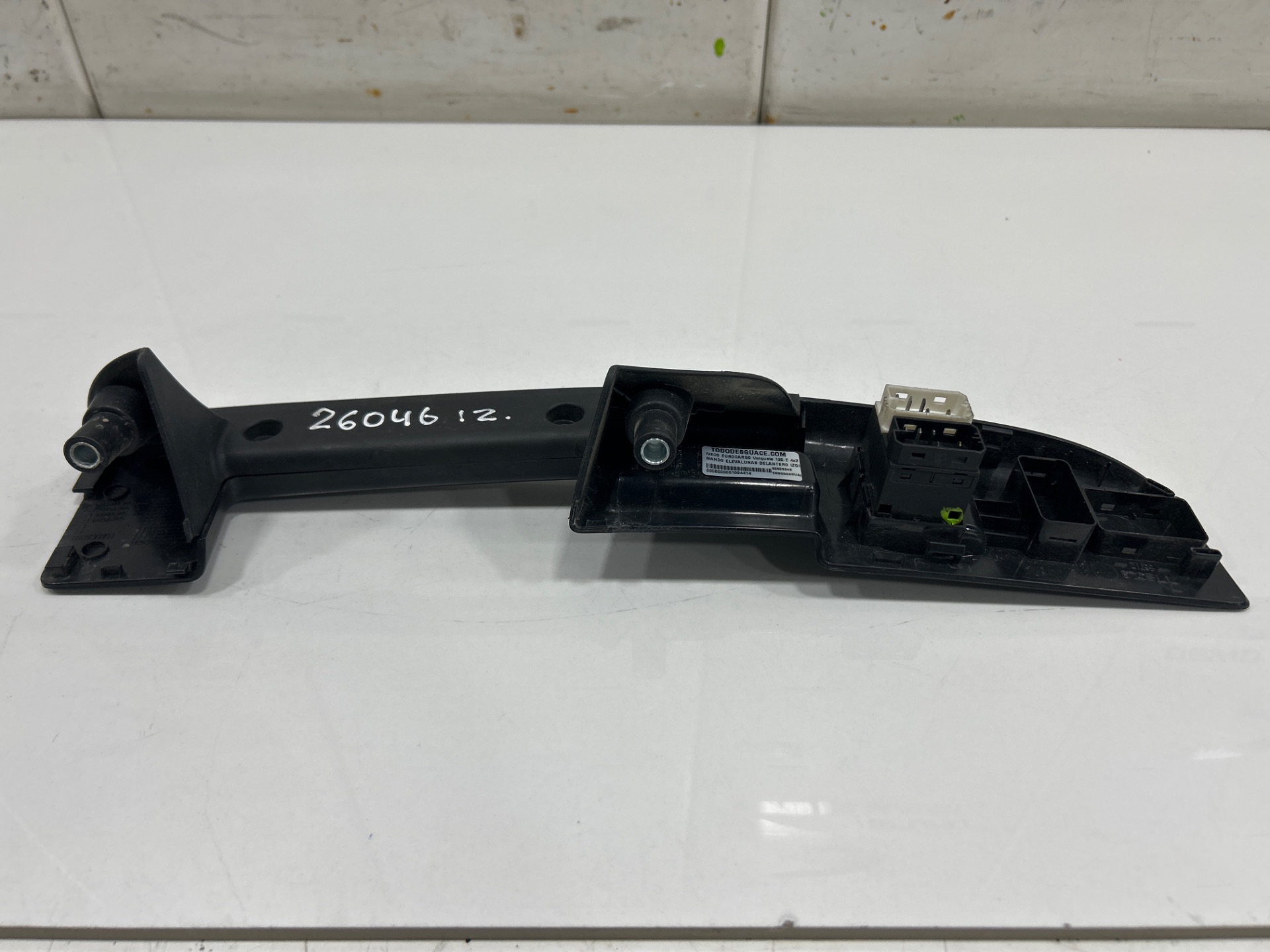 MANDO ELEVALUNAS DELANTERO IZQUIERDO IVECO EUROCARGO Volquete 120 E 4x2 Cabina doble