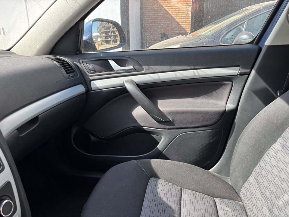SKODA OCTAVIA BERLINA (1Z3) Active Motor 1,6 Ltr. - 77 kW TDI DPF