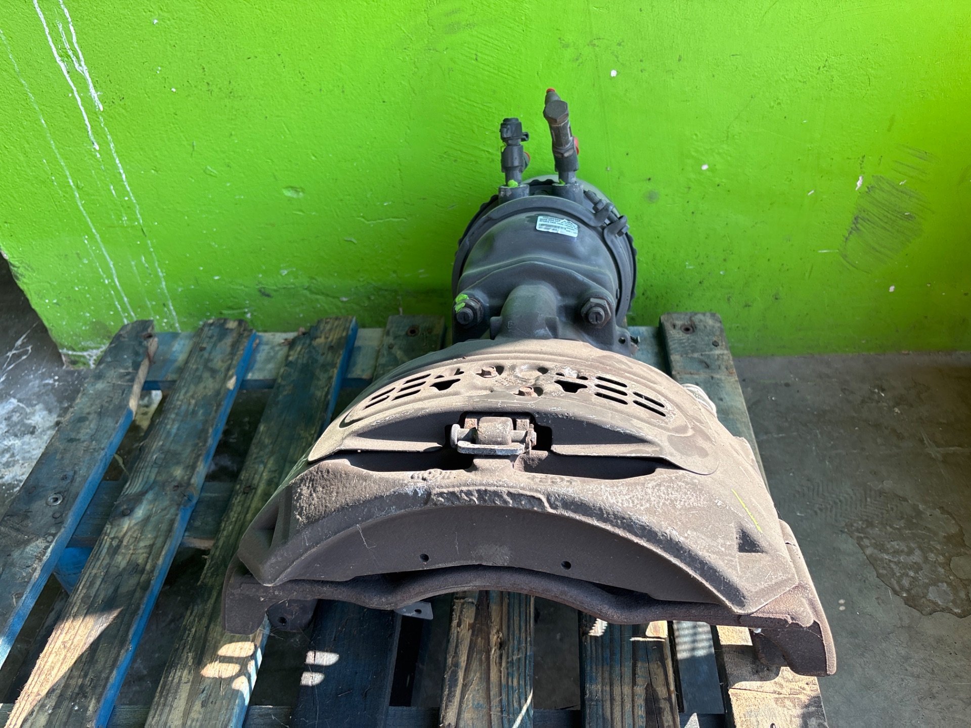 SOPORTE PINZA FRENO TRASERA IZQUIERDA SCANIA SERIE P/G/R (C-CLASE) Fg  420  (4X2) Corto CP 13 / 14 B