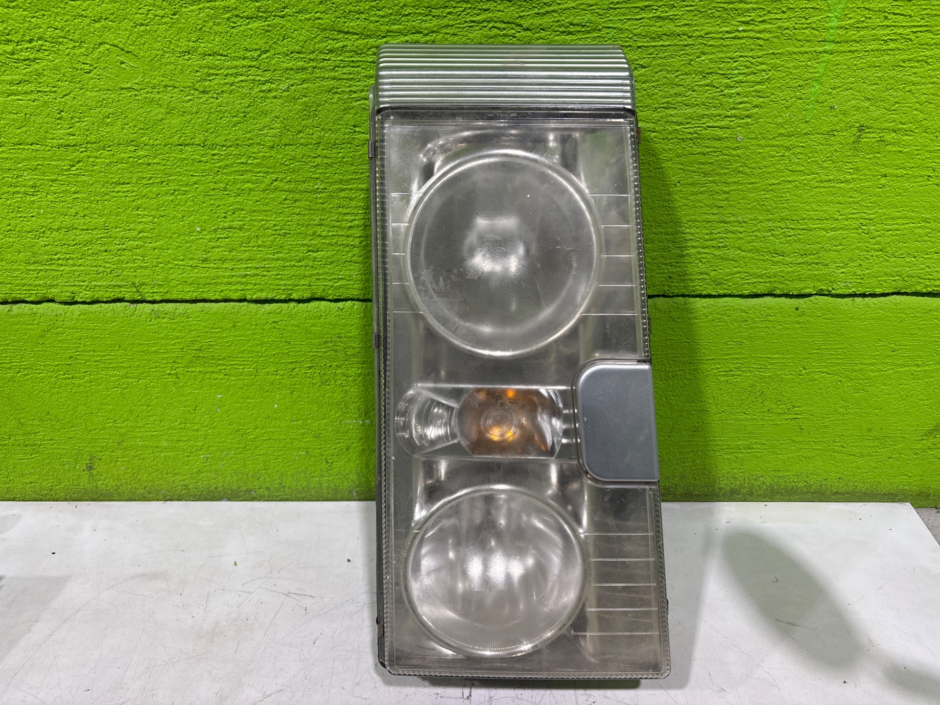 FARO DERECHO RENAULT MAGNUM AB 2005 Chasis         4X2    4XX.18 Gran espacio