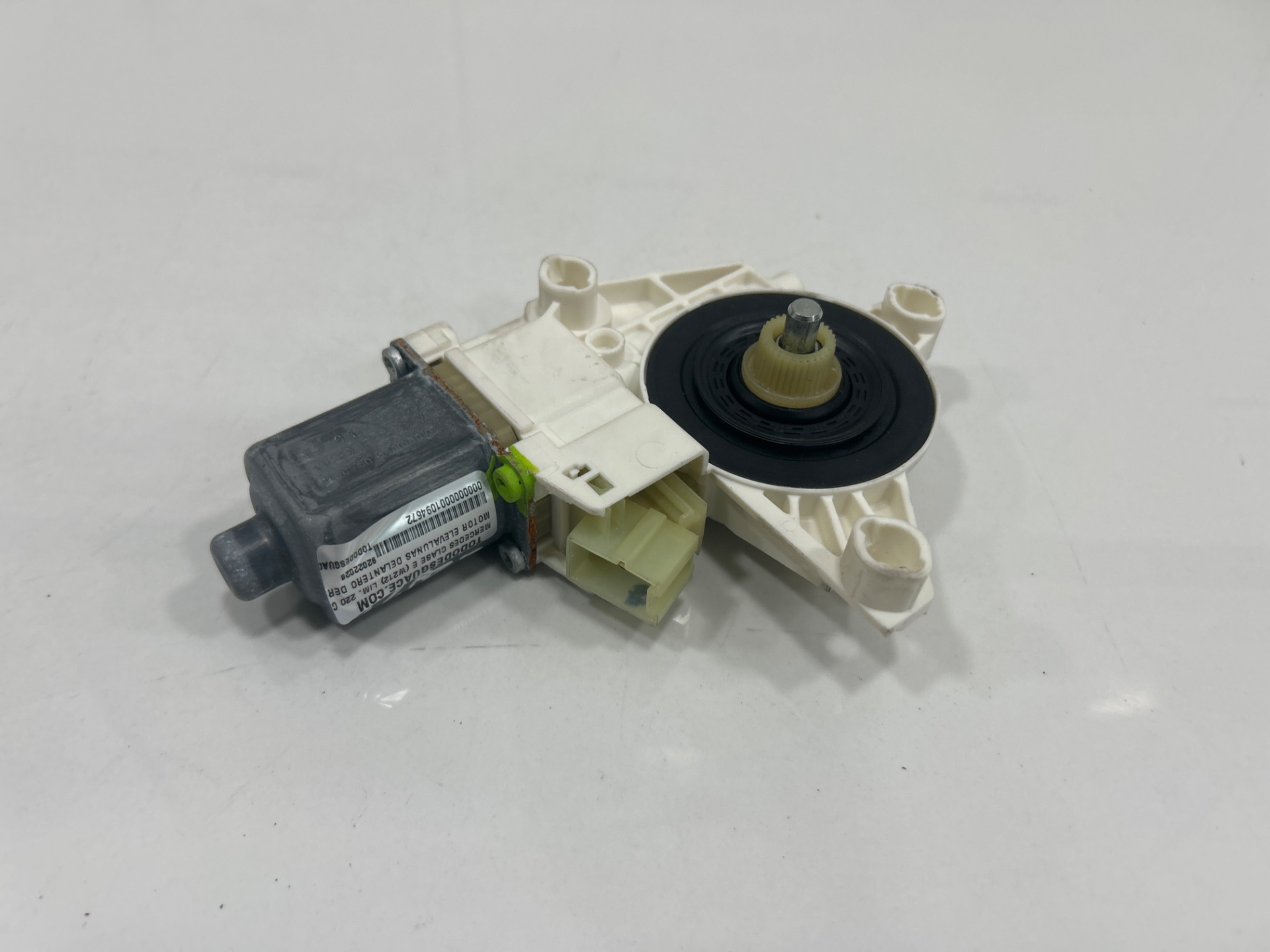 MOTOR ELEVALUNAS DELANTERO DERECHO MERCEDES CLASE E (W212) LIM. 220 CDI BlueEfficiency (212.002)   |   01.09 - 12.14