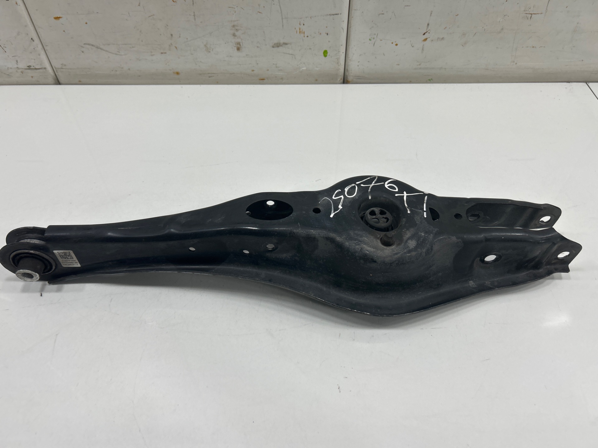 BRAZO SUSPENSION INFERIOR TRASERO IZQUIERDO VOLKSWAGEN GOLF IV BERLINA (1J1) 25 Aniversario