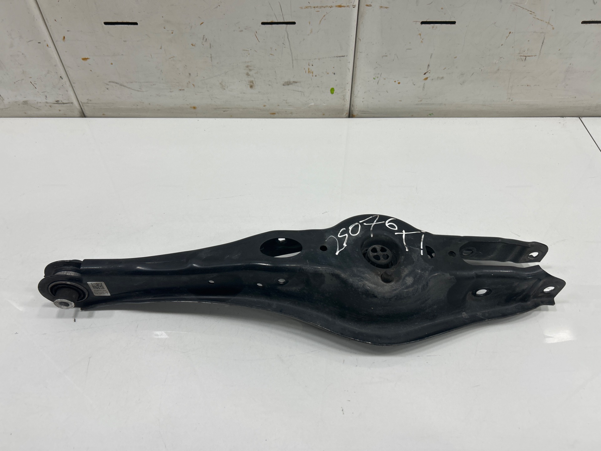 BRAZO SUSPENSION INFERIOR TRASERO IZQUIERDO VOLKSWAGEN GOLF IV BERLINA (1J1) 25 Aniversario