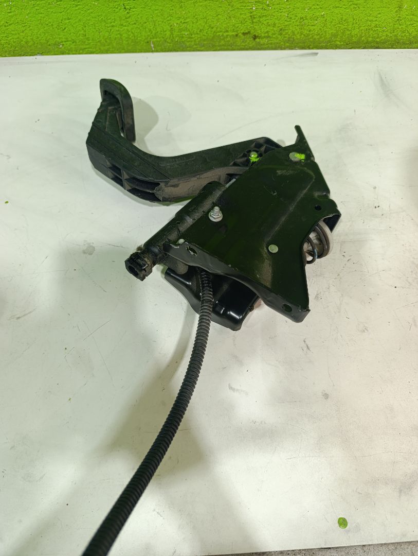 PEDAL EMBRAGUE MERCEDES-BENZ SPRINTERII COMBI (DESDE 01.06) *