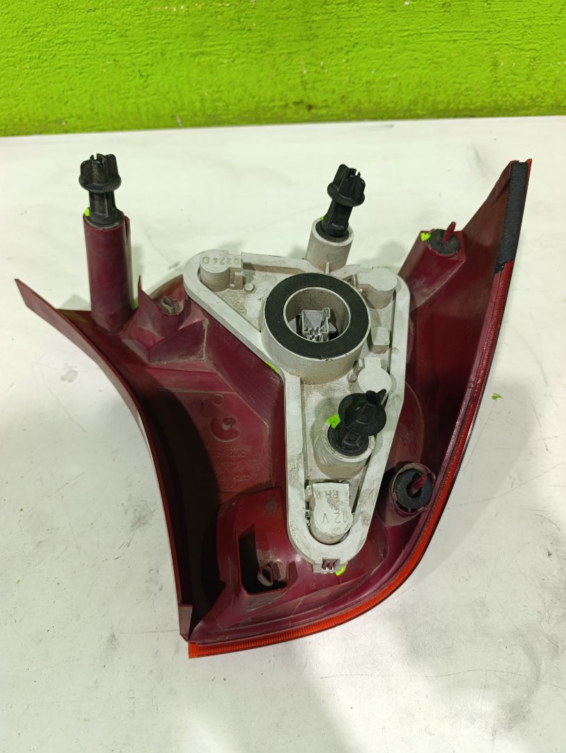 PILOTO TRASERO DERECHO FORD FOCUS BERLINA (CAK) Ambiente   |   08.98 - 12.04