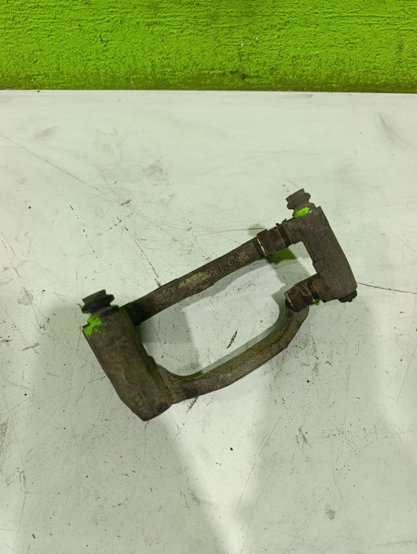 SOPORTE PINZA FRENO DELANTERO IZQUIERDO MITSUBISHI MONTERO (V60/V70) 3.2 DI-D GLX Hunter (5-ptas.)   |   10.01 - ...