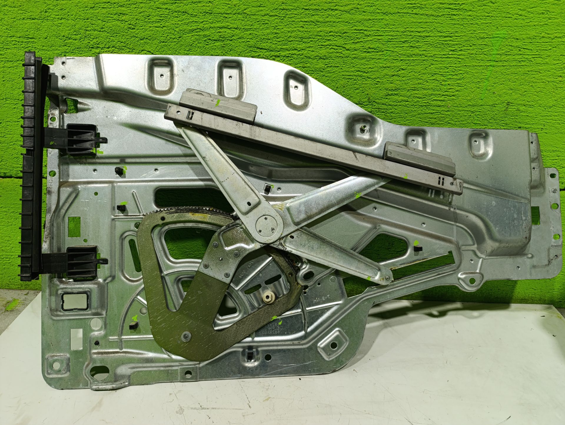 ELEVALUNAS DELANTERO DERECHO MAN TG - L 10.XXX 10.210   Chasis C (Compact)