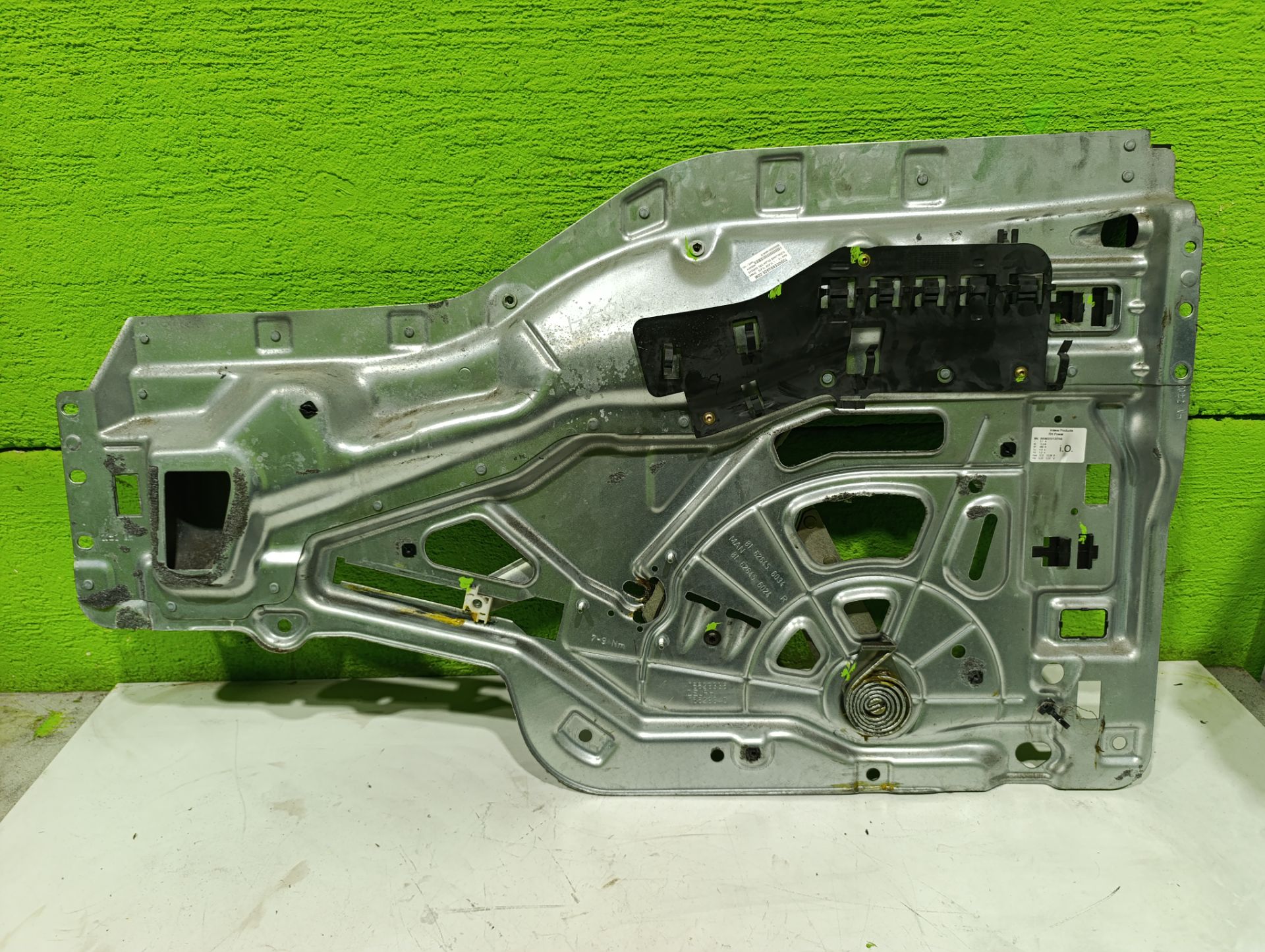 ELEVALUNAS DELANTERO DERECHO MAN TG - L 10.XXX 10.210   Chasis C (Compact)
