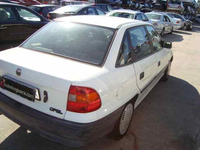 OPEL ASTRA F BERLINA Básico Motor 1,6 Ltr. - 55 kW