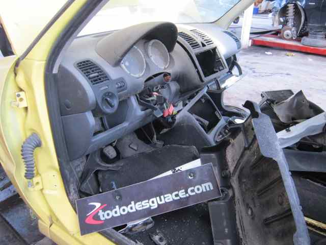 VOLKSWAGEN POLO BERLINA (6N2) *