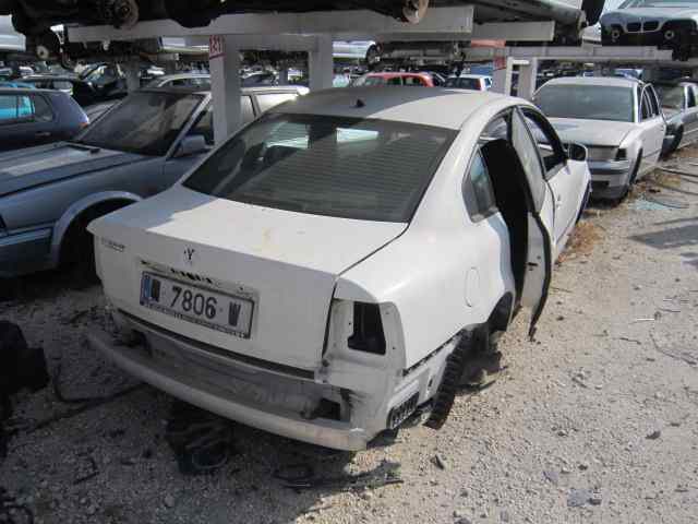 VOLKSWAGEN PASSAT BERLINA (3B3) *