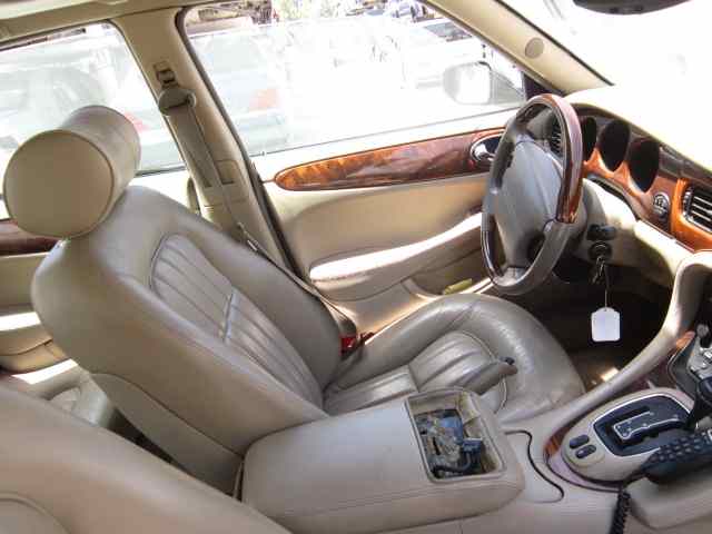 JAGUAR XJ 3.2 Executive Motor 3,2 Ltr. - 174 kW V8 32V CAT