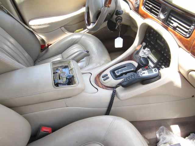 JAGUAR XJ 3.2 Executive Motor 3,2 Ltr. - 174 kW V8 32V CAT