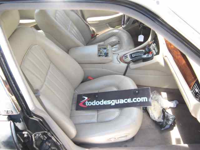 JAGUAR XJ 3.2 Executive Motor 3,2 Ltr. - 174 kW V8 32V CAT