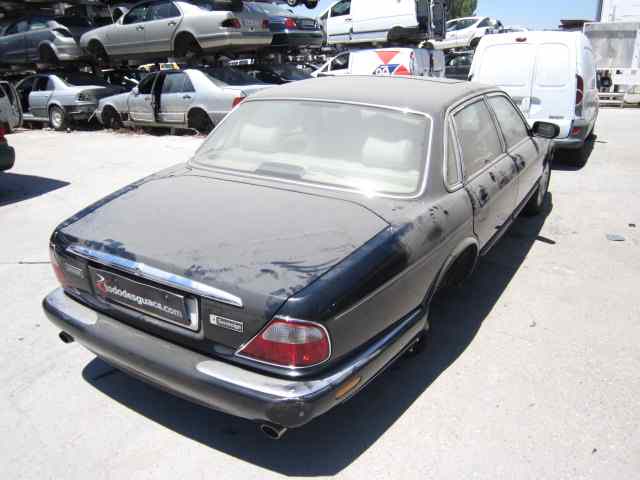 JAGUAR XJ 3.2 Executive Motor 3,2 Ltr. - 174 kW V8 32V CAT