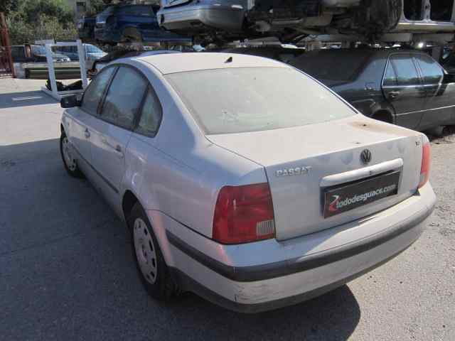 ELEVALUNAS DELANTERO IZQUIERDO VOLKSWAGEN PASSAT BERLINA (3B2) Básico