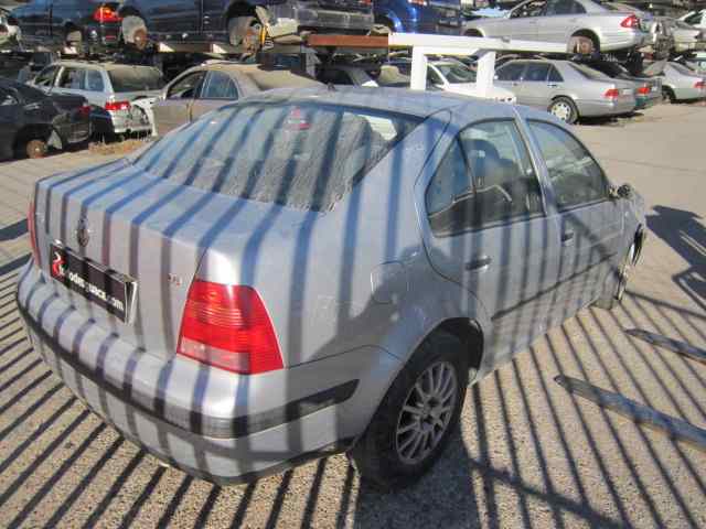 VOLKSWAGEN BORA BERLINA (1J2) Conceptline Motor 1,6 Ltr. - 77 kW 16V