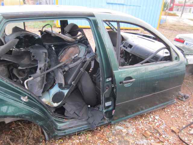 VOLKSWAGEN GOLF IV BERLINA (1J1) *