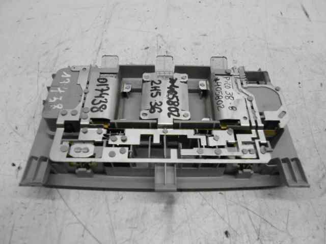 LUZ INTERIOR TOYOTA AVENSIS BERLINA (T25) 2.2 D-4D Executive Sedán (4-ptas.)