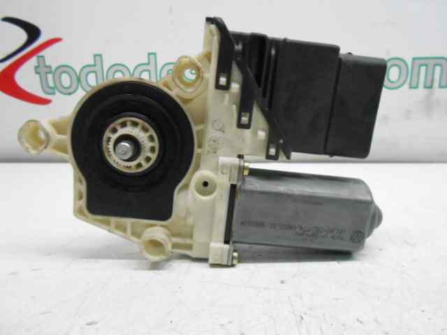 MOTOR ELEVALUNAS TRASERO DERECHO SEAT LEON (1M1) Signo